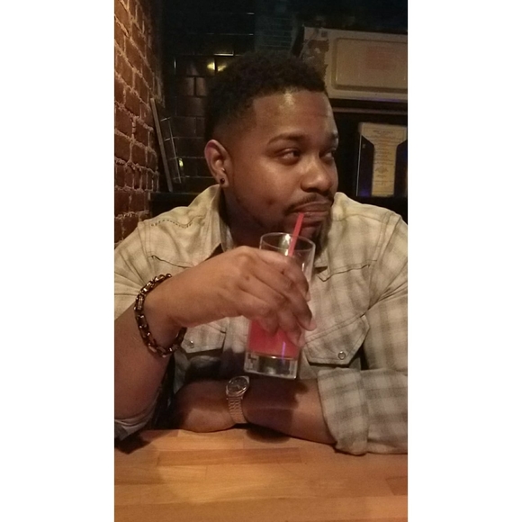 Meet your Posher, Ronell - Picture 1 of 1